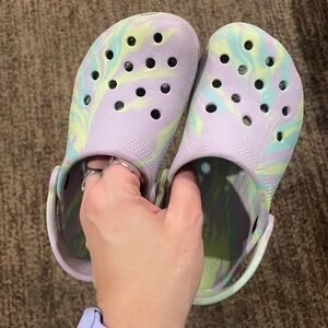 Girls purple marble crocs c13